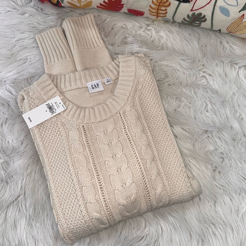 GAP • Cable Knit Crewneck Sweater in Birch White